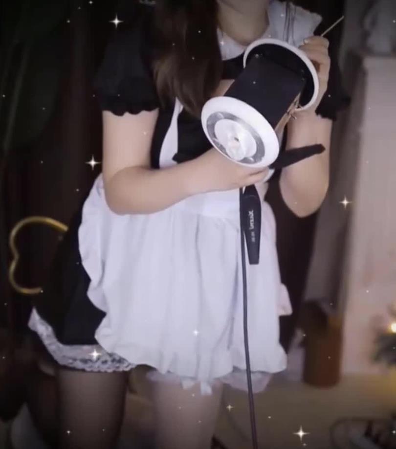 虎牙大伊伊ASMR 小女仆服侍主人睡觉