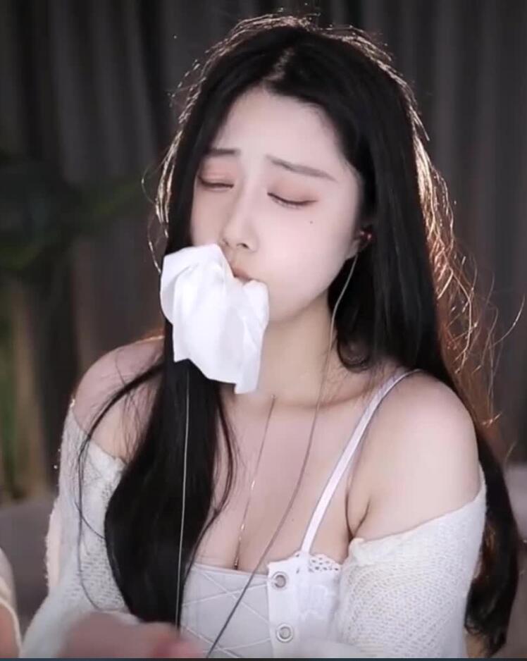 虎牙MY丶雪寒 ASMR福利抚摸表情诱惑