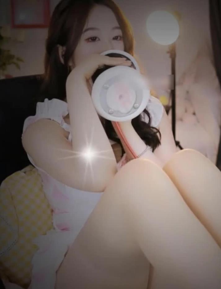 1005110939.jpg 虎牙绮夏ASMR福利 肉丝tian耳