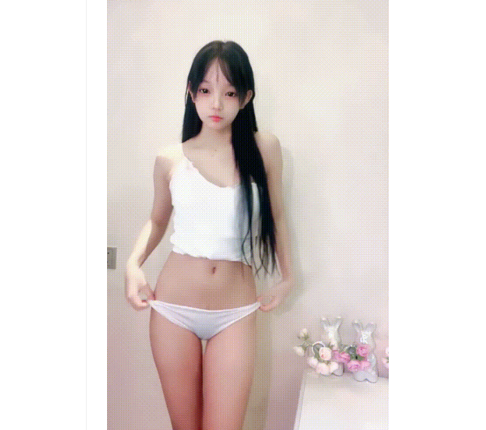 鬼鬼啊_清纯系天花板  粉红的逼直接怼到镜头上 标准的白瘦幼