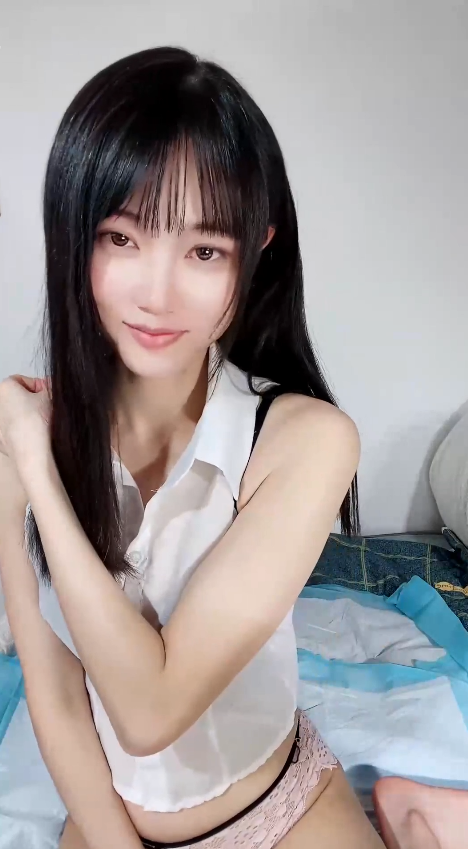 【少女学潮喷】 黑丝大长腿自慰